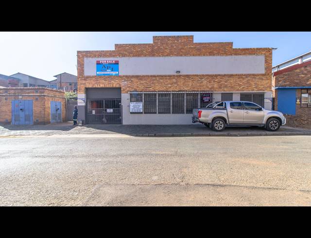 495M² FACTORY FOR SALE IN BOOYSENS